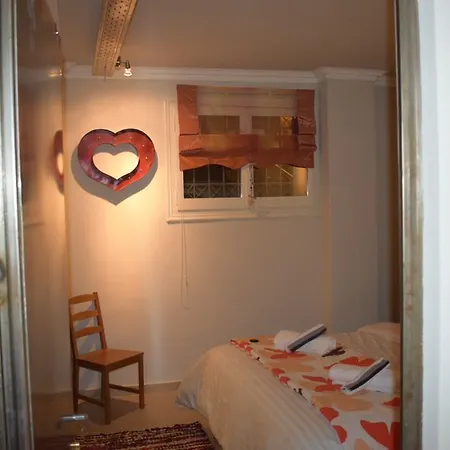 Athenian Escape 350M To Metro Thissio Apartment